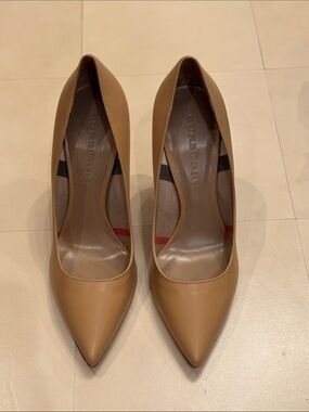 Burberry Camel/Tan Leather Pointed Toe Pumps